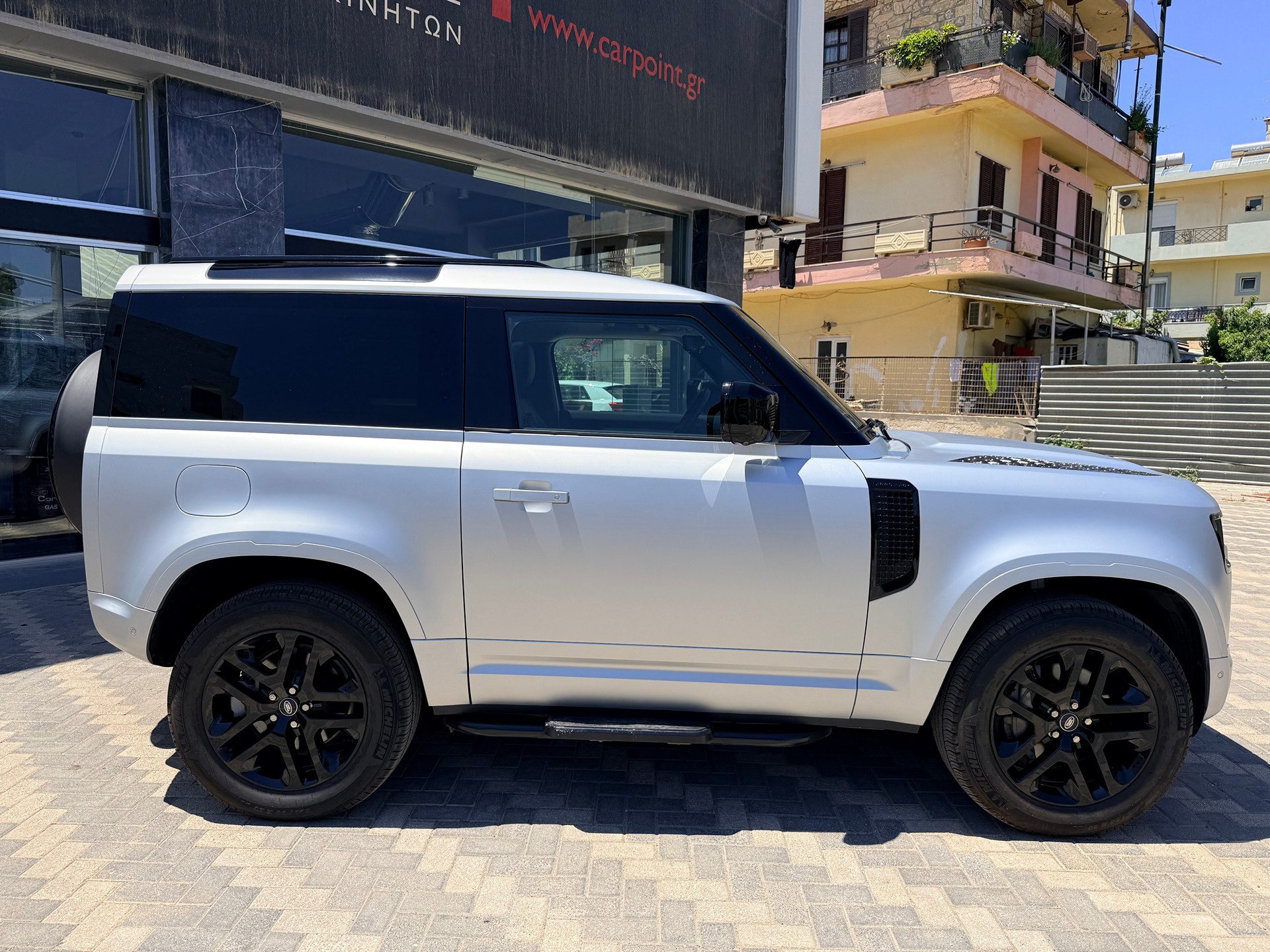 Land Rover Defender 2023 P400 90