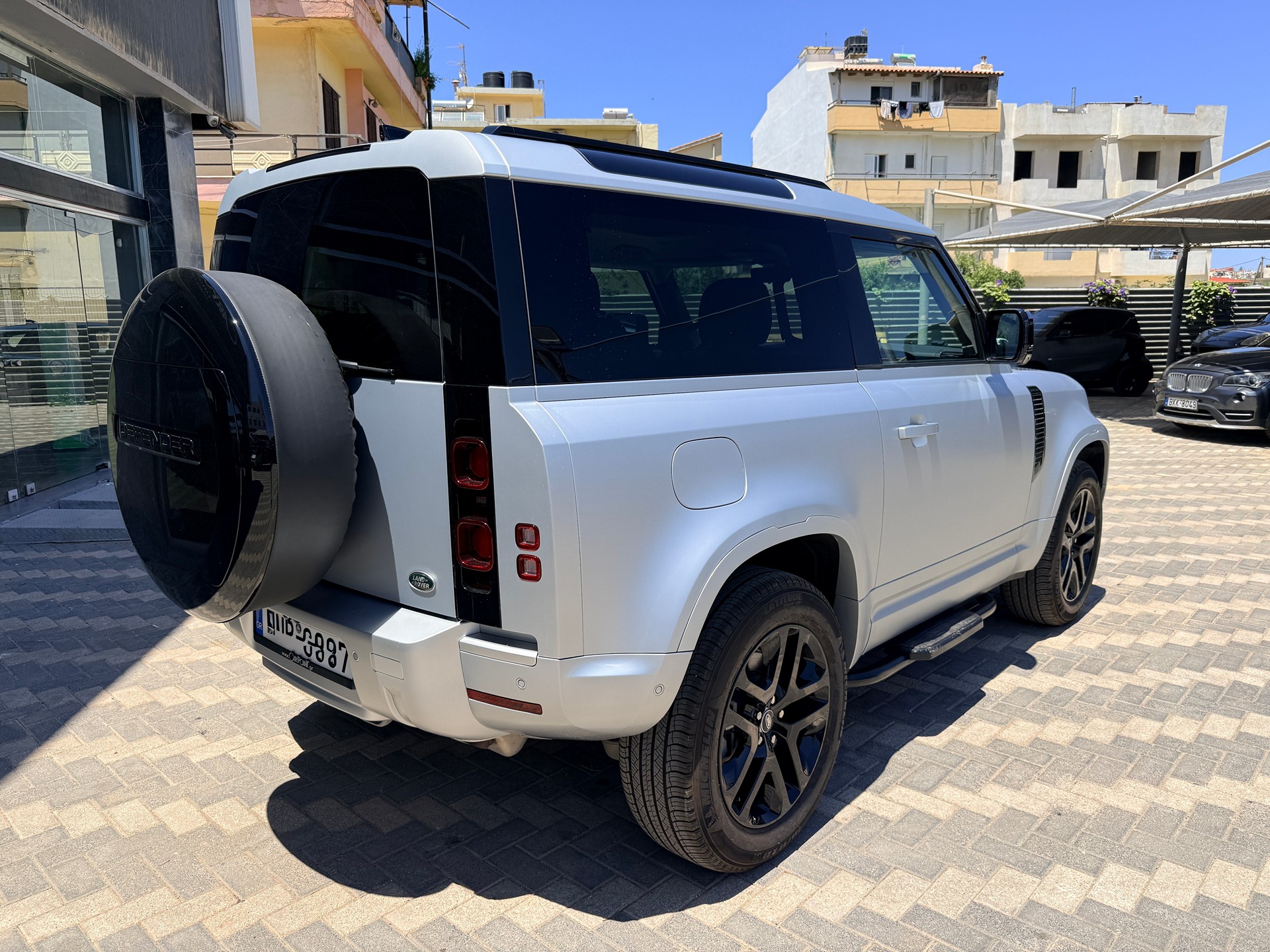 Land Rover Defender 2023 P400 90