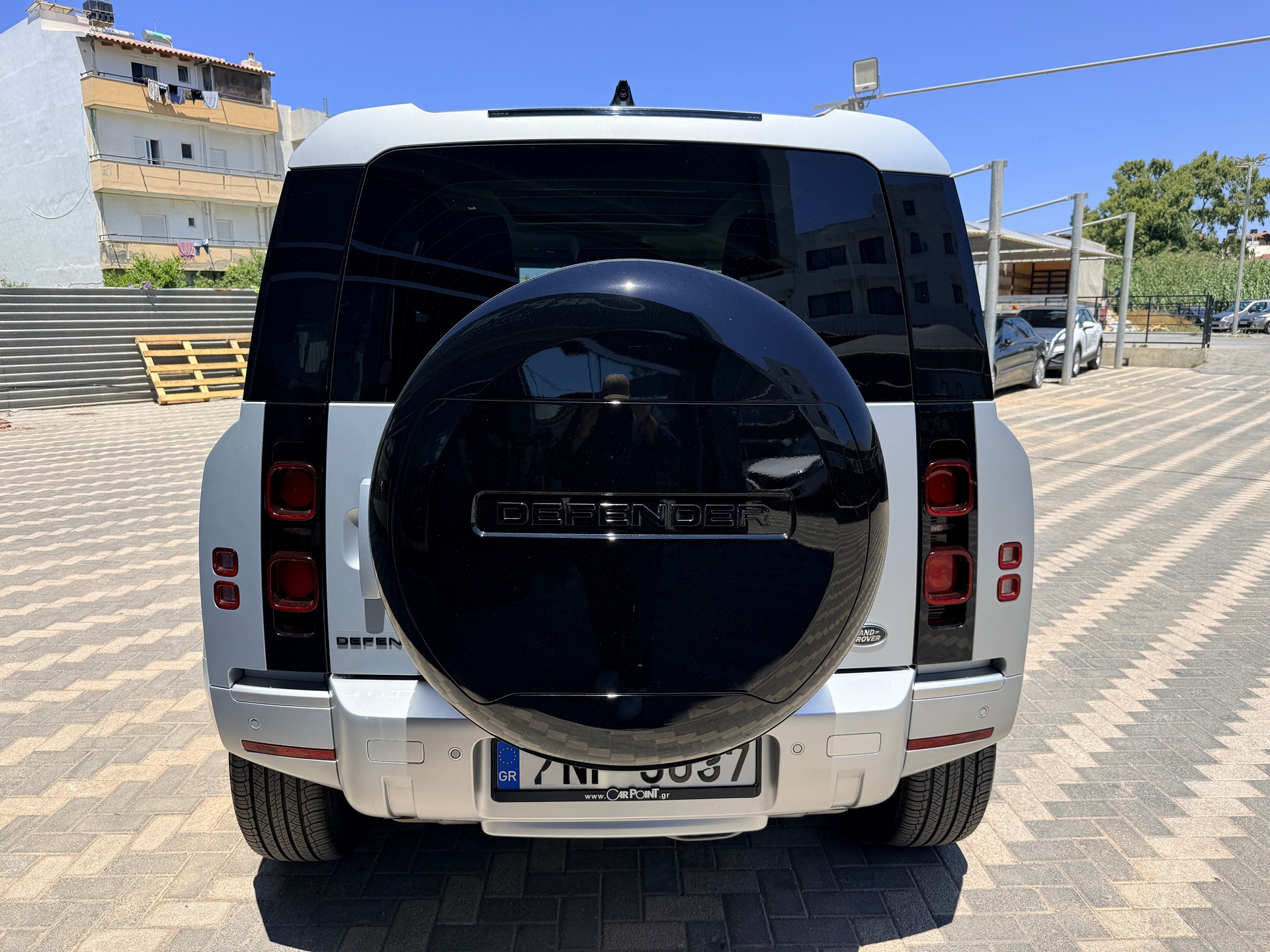 Land Rover Defender 2023 P400 90