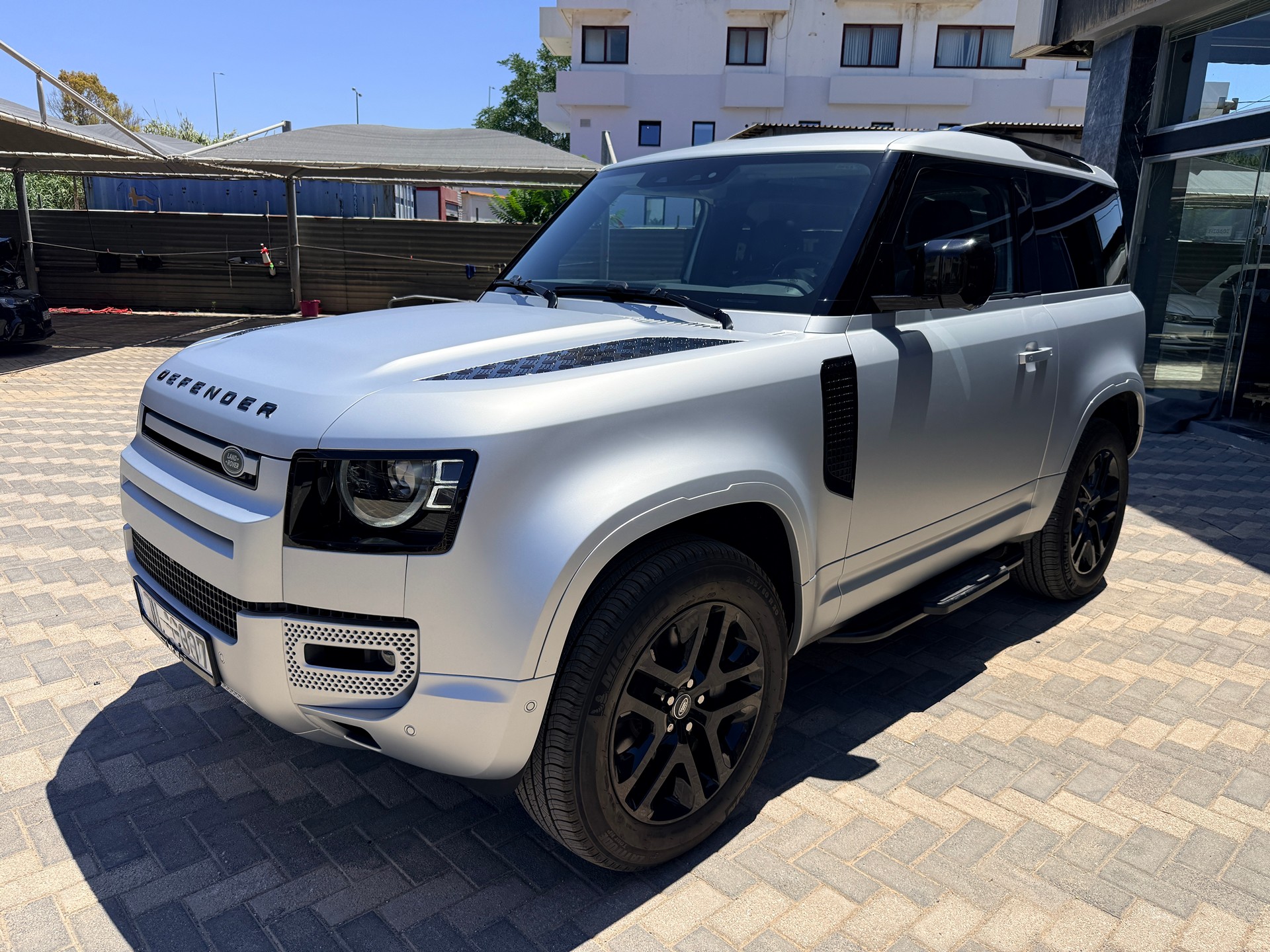 Land Rover Defender 2023 P400 90