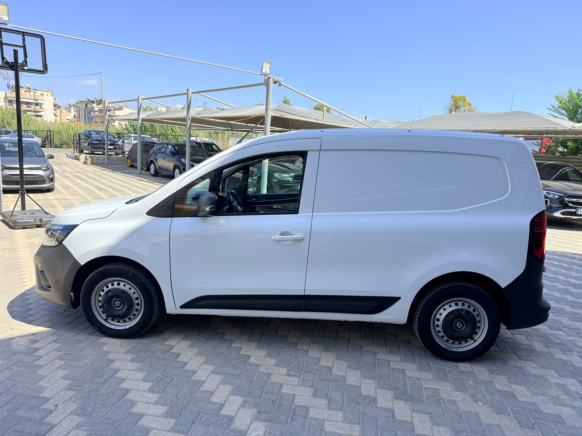Κλούβα Renault 2023 Kangoo 3 θέσεις χωρίς ΦΠΑ