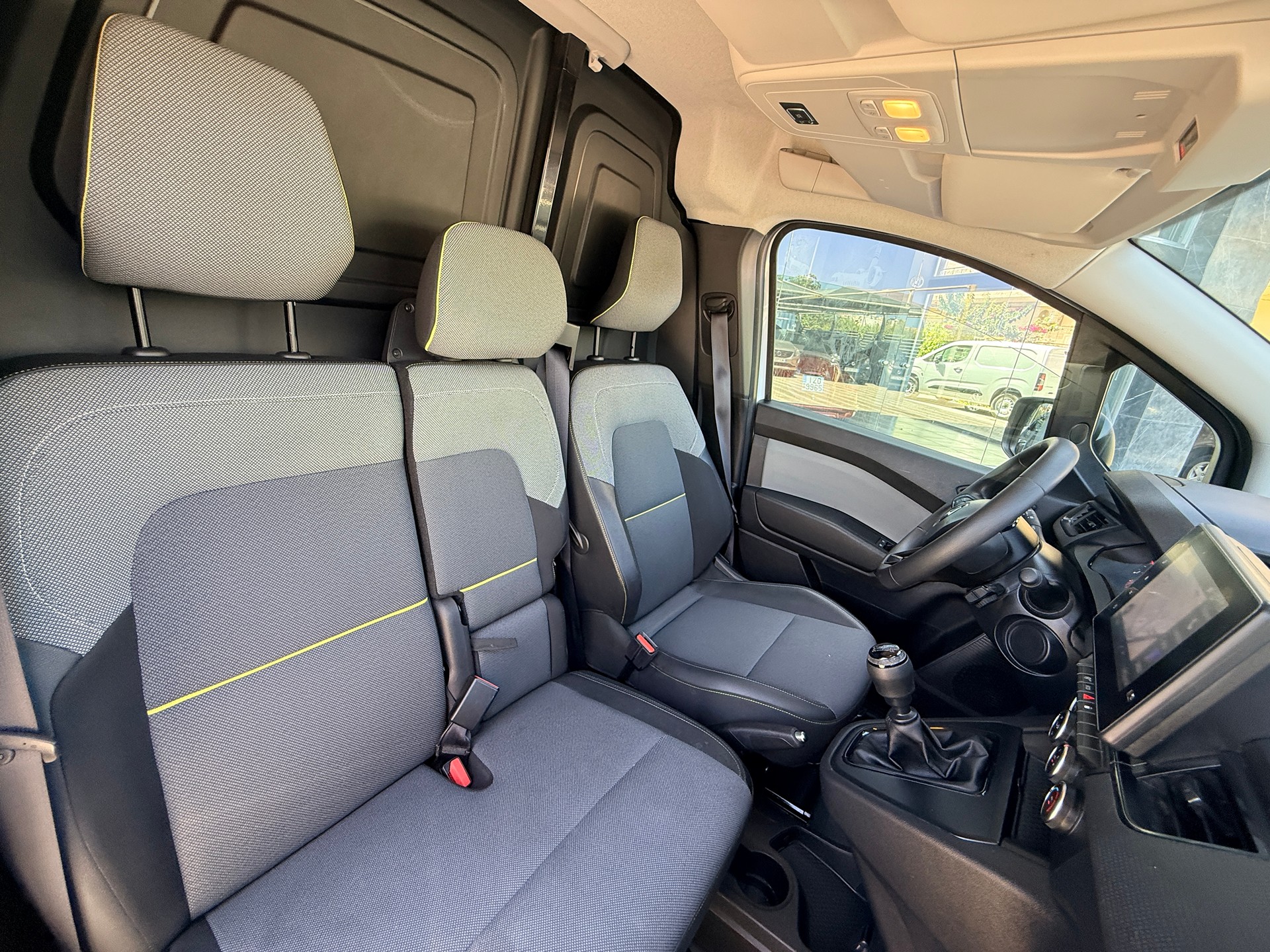 Κλούβα Renault 2023 Kangoo 3 θέσεις χωρίς ΦΠΑ